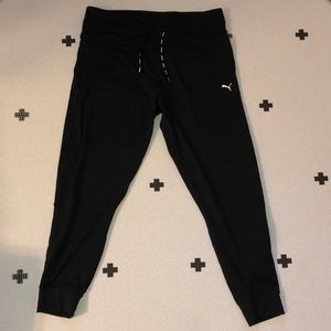 Women’s gently used Puma jogger pants. Size XL.